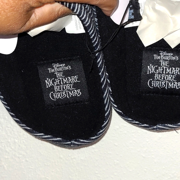 Disney Tim Burtons The Nightmare Be4 Christmas Slippers Black/White Sz 10/L NWT - Picture 7 of 13